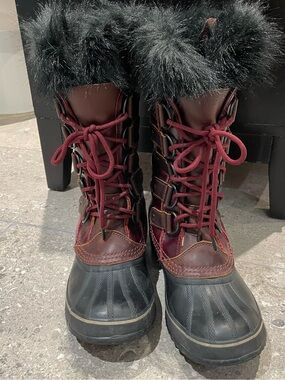 Sorel Joan of Arctic Premium Women's Cherry Winter Boots with Black Trim Size 9